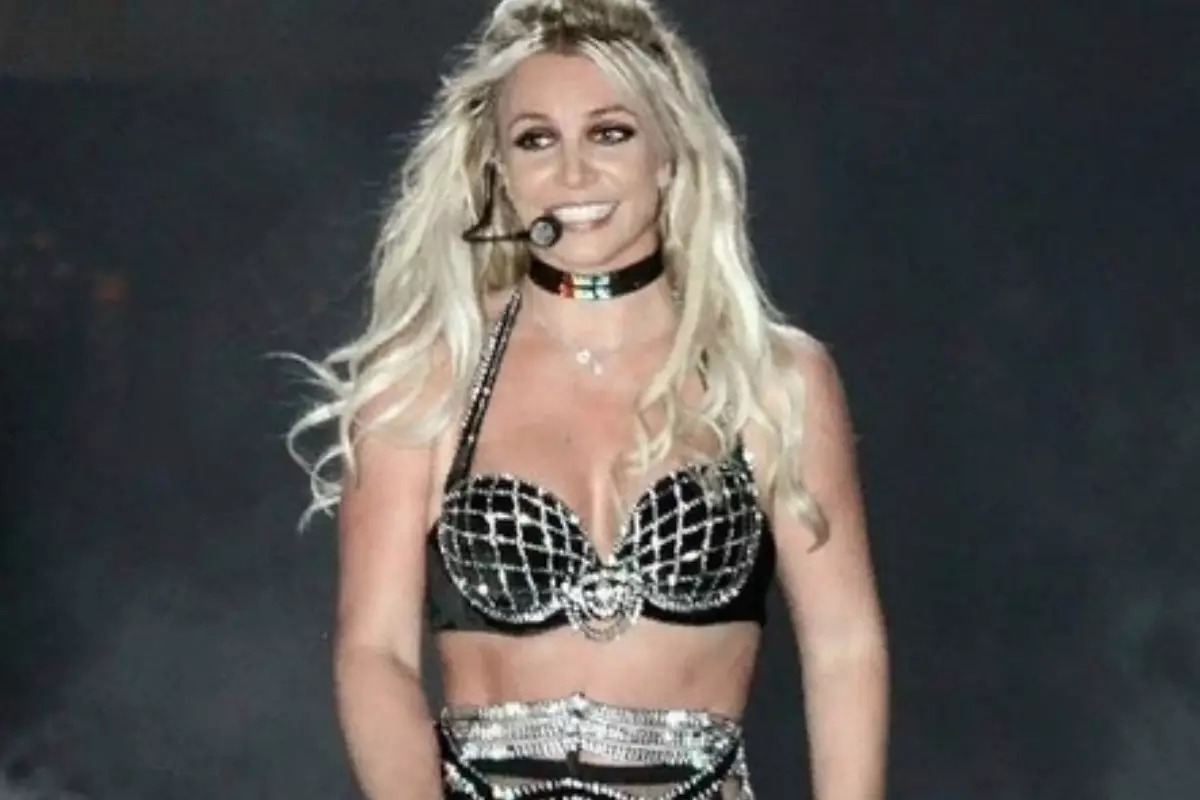 Britney Spears ei ole sama: 20 naeruväärne laulja, kes sunnitud muretsema oma fännid 140944_12