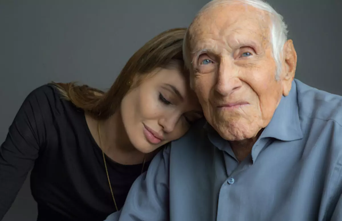 Angelina Jolie bewonnert den "ongenéiert" Louis Zamperini