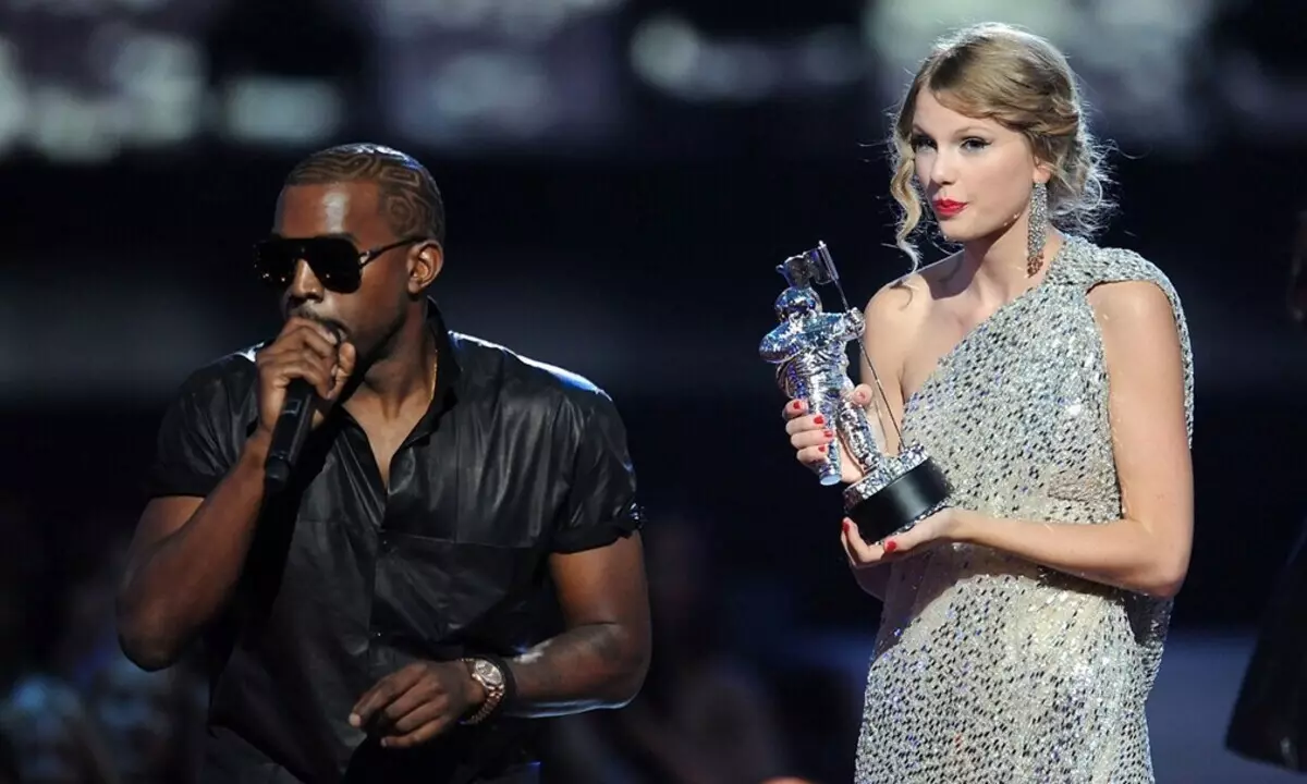 Taylor Swift បានចោទប្រកាន់ Kanye West ក្នុងការថតចំលងជាមួយនឹងគម្របនៃថ្មរំកិល