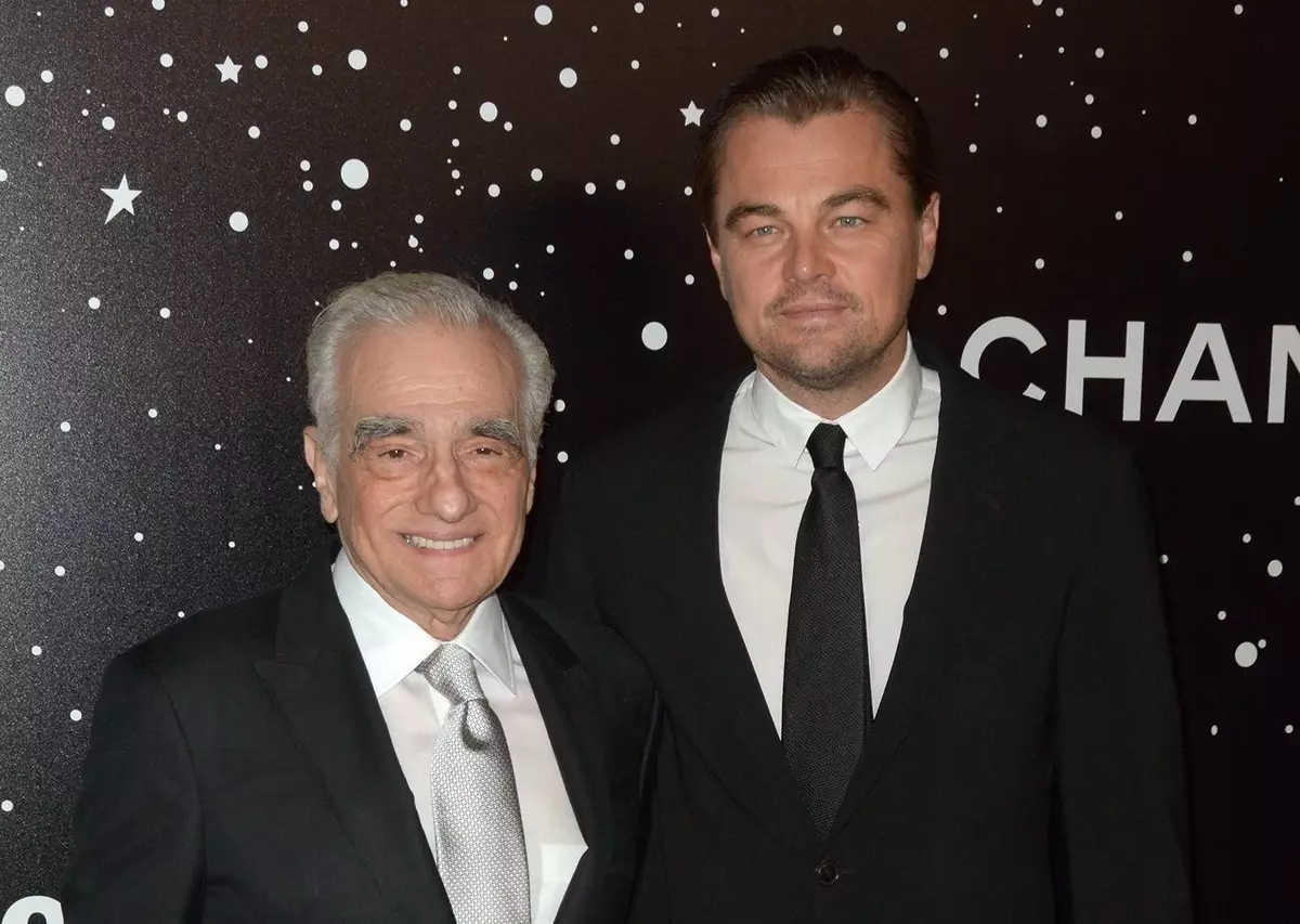 ILeonardo Dicaprio nezinye izinkanyezi zisekela uMartin Scorsese kusihlwa kudumo lakhe