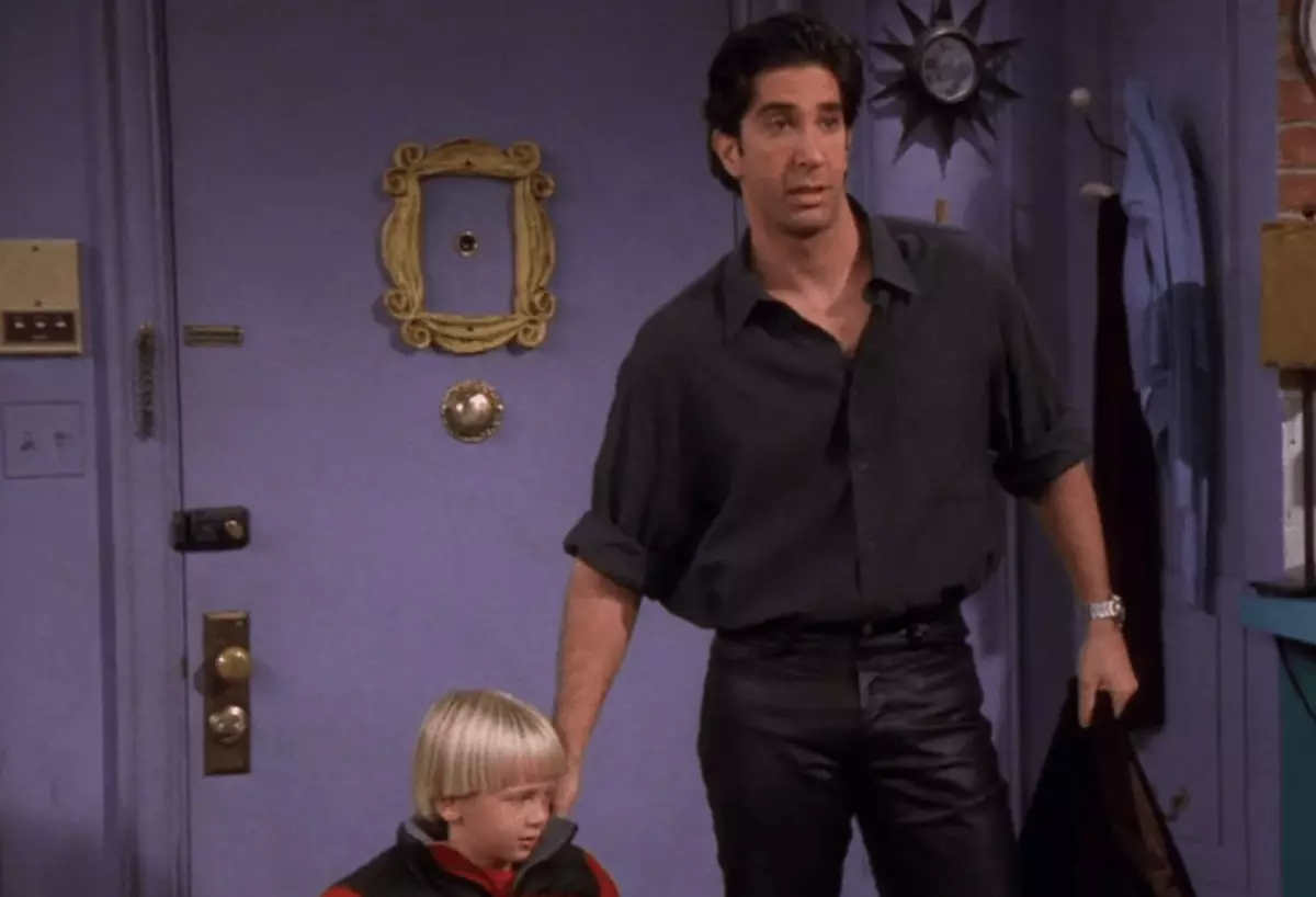 David Schwimmer muab ib lab nyiaj daus las rau kev tua porn parody ntawm "phooj ywg"