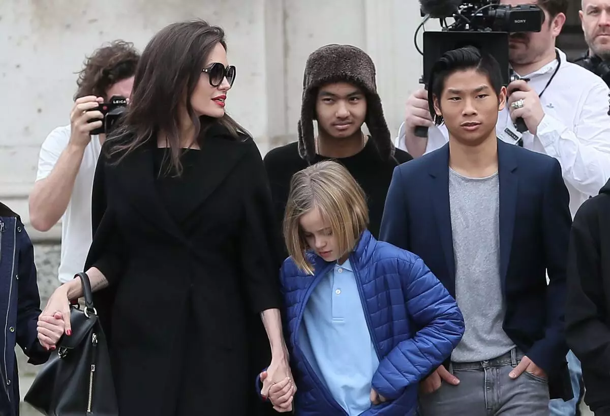 Klausymas: Angelina Jolie atims visų vaikų paveldėjimą, išskyrus seniausią Maddox sūnų 145411_3