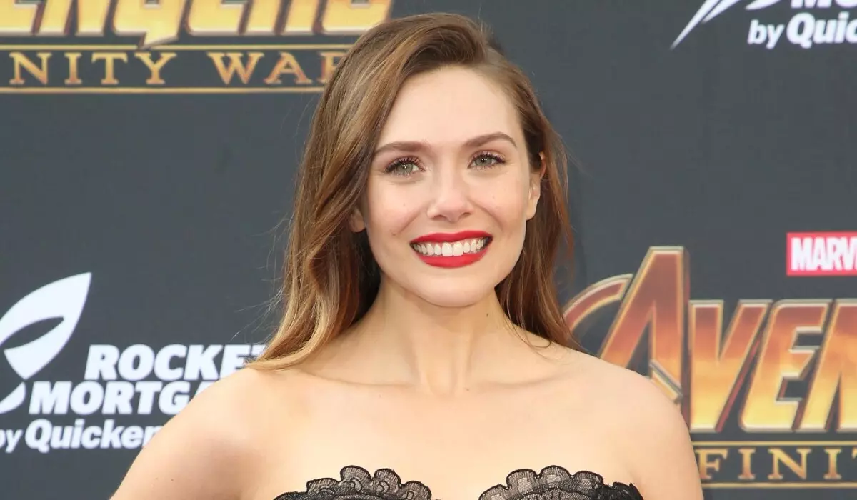 "Ils grandissent si rapidement": dans le réseau discute de charmant Elizabeth Olsen comme une enfance