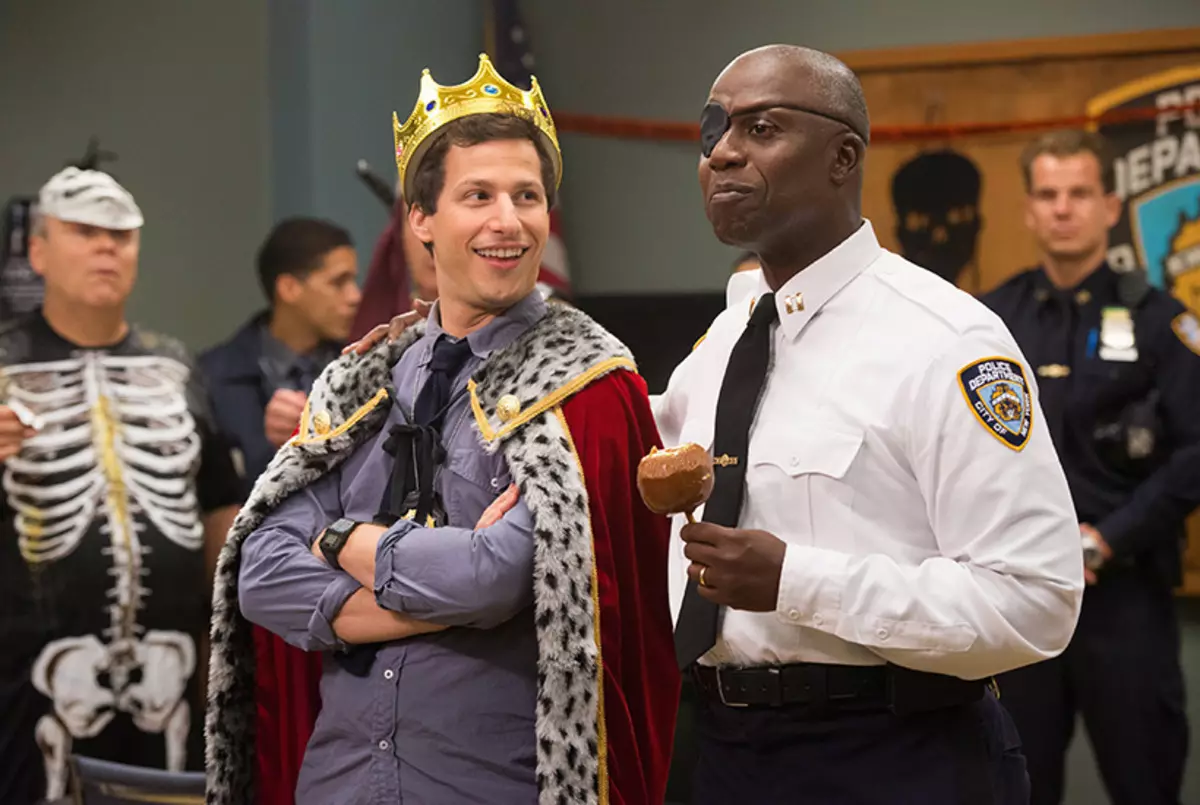 Ny "Brooklyn 9-9" dia niseho tamin'ny Kanada Canadian miaraka amin'ny mpilalao sarimihetsika fotsy