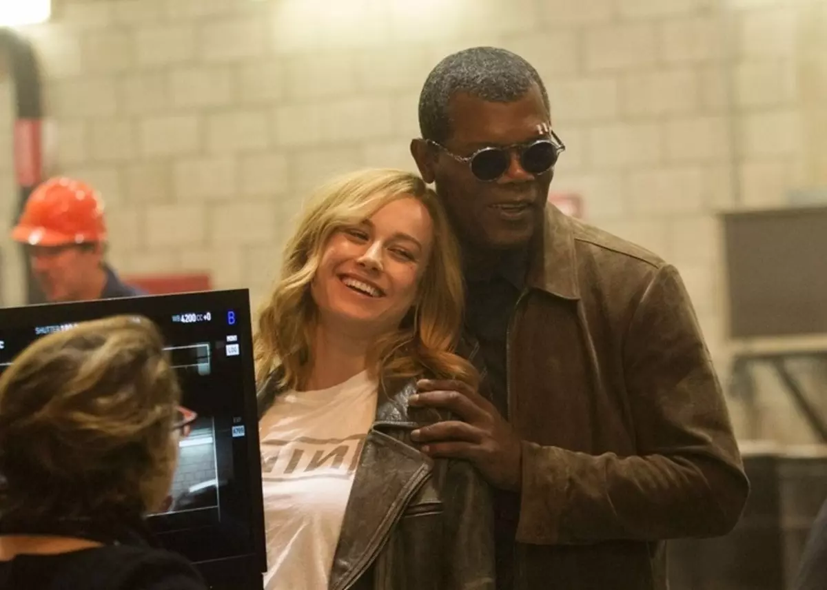 Captain Marvel 모두가 모두를 구할 것입니다 : Samuel L Jackson Shooile "Avengers 4"의 중요한 지점