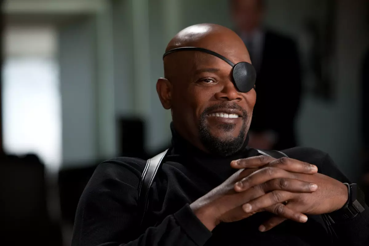 Nick Fury og Phil Kolson i "Captain Marvel" er 5 år gammel