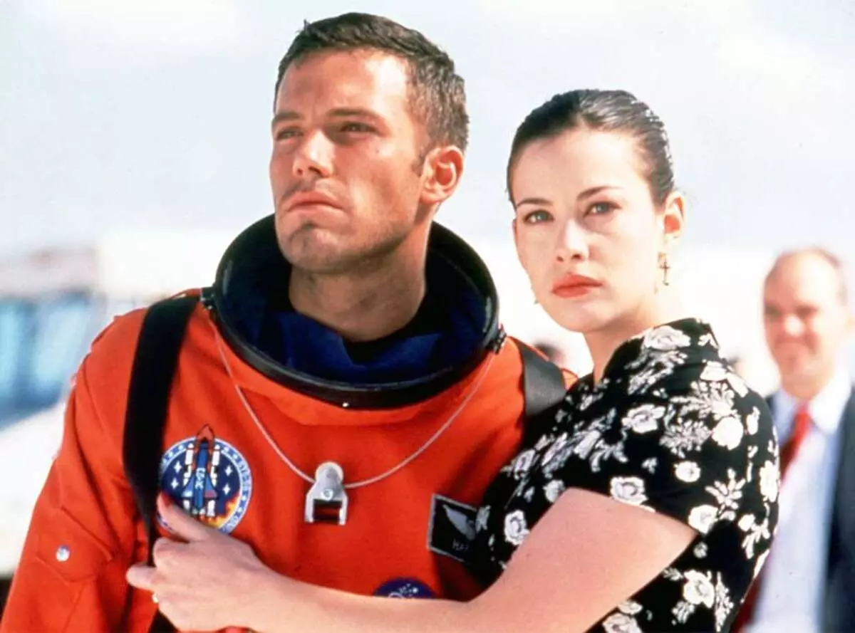 รูปถ่าย: ดาวของ Armageddon มีลักษณะ 20 ปีหลังจากภาพยนตร์รอบปฐมทัศน์