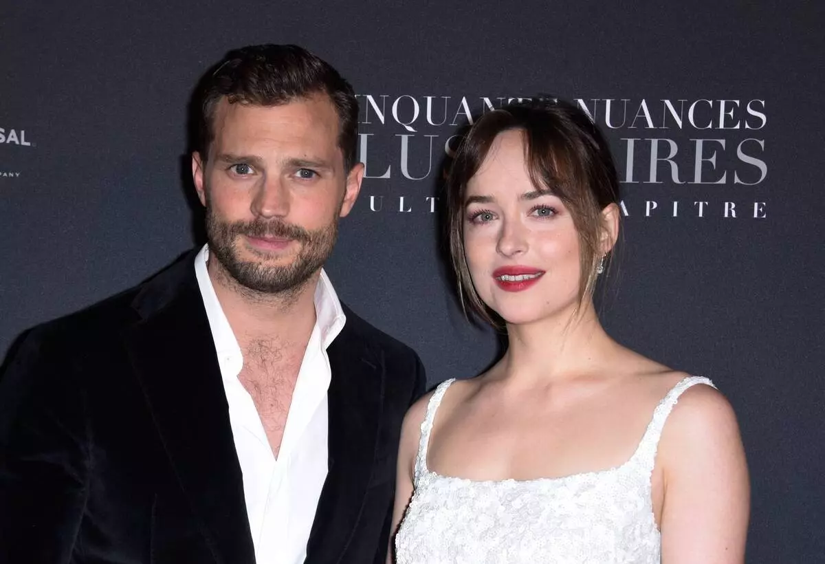 Dakota Johnson memilih Jamie Dornan Christian Grey dari "50 Shades of Gray"