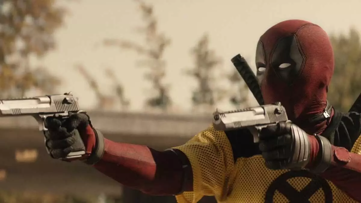 URyan Reynolds wakhombisa isudi eshayayo egqoke ku- "Deadpool 2"