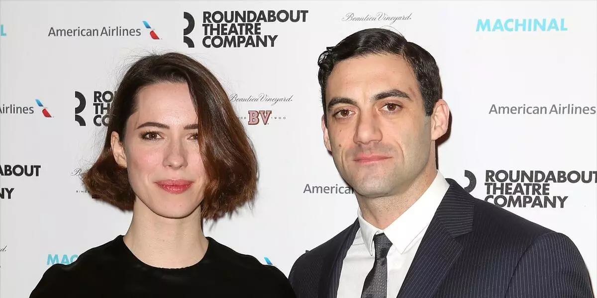 Ahtress Rebecca Hall sedang menunggu anak pertama