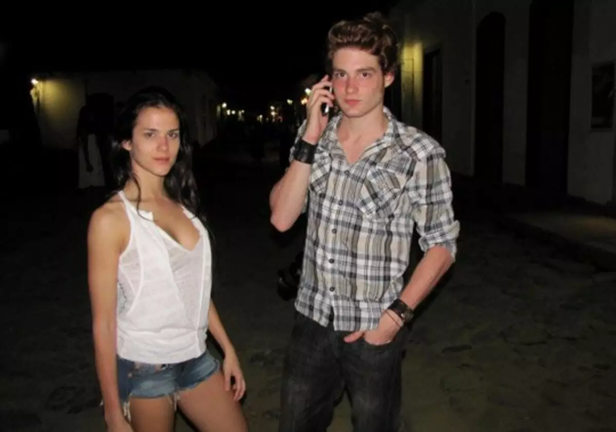 Double kristen Stewart lan Robert Pattinson ing "subuh"