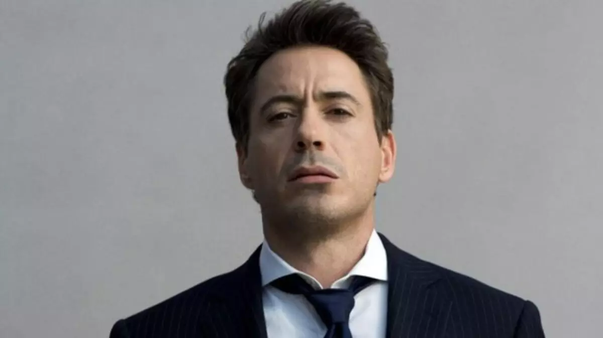 Robert Downey Jr. distingiĝas de "gravito"