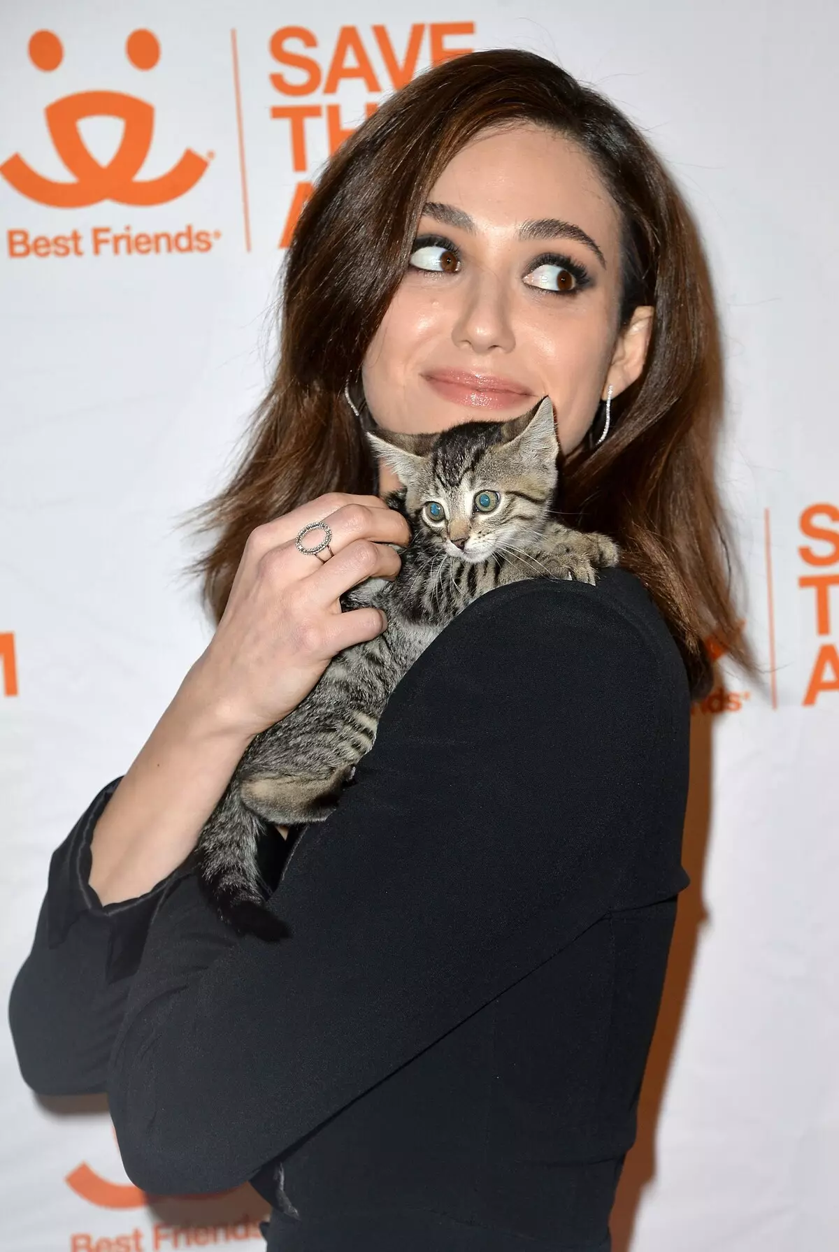 Mufananidzo: Emmy Rossum neKitten uye Justin Tera ine Pit Bull pane Bull shamwari Lines Syture Socialy Society 151360_5