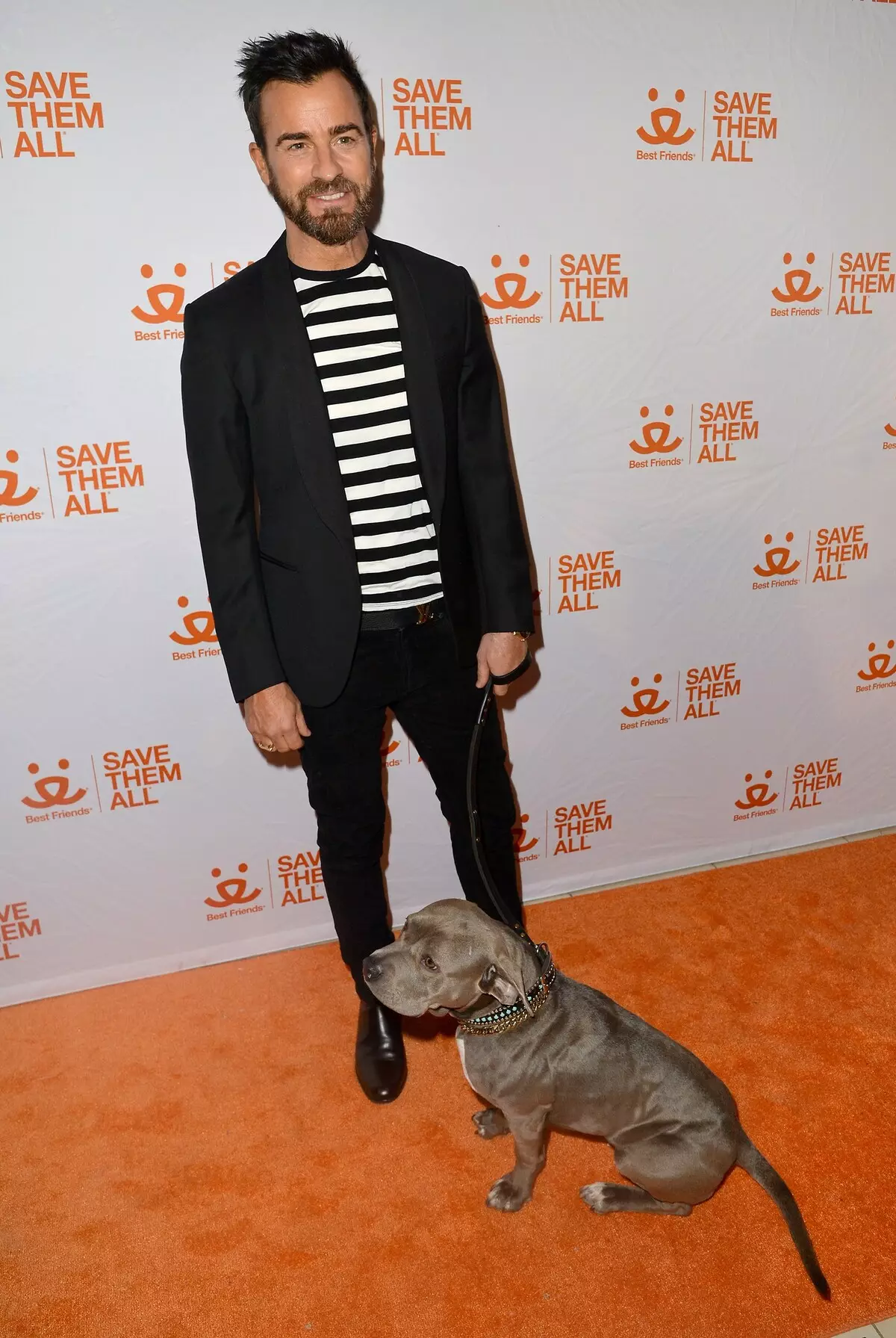 Foto: Emmy Rossum med kattunge og Justin Tera med Pit Bull i beste venner Animal Society's Gift Award 151360_6