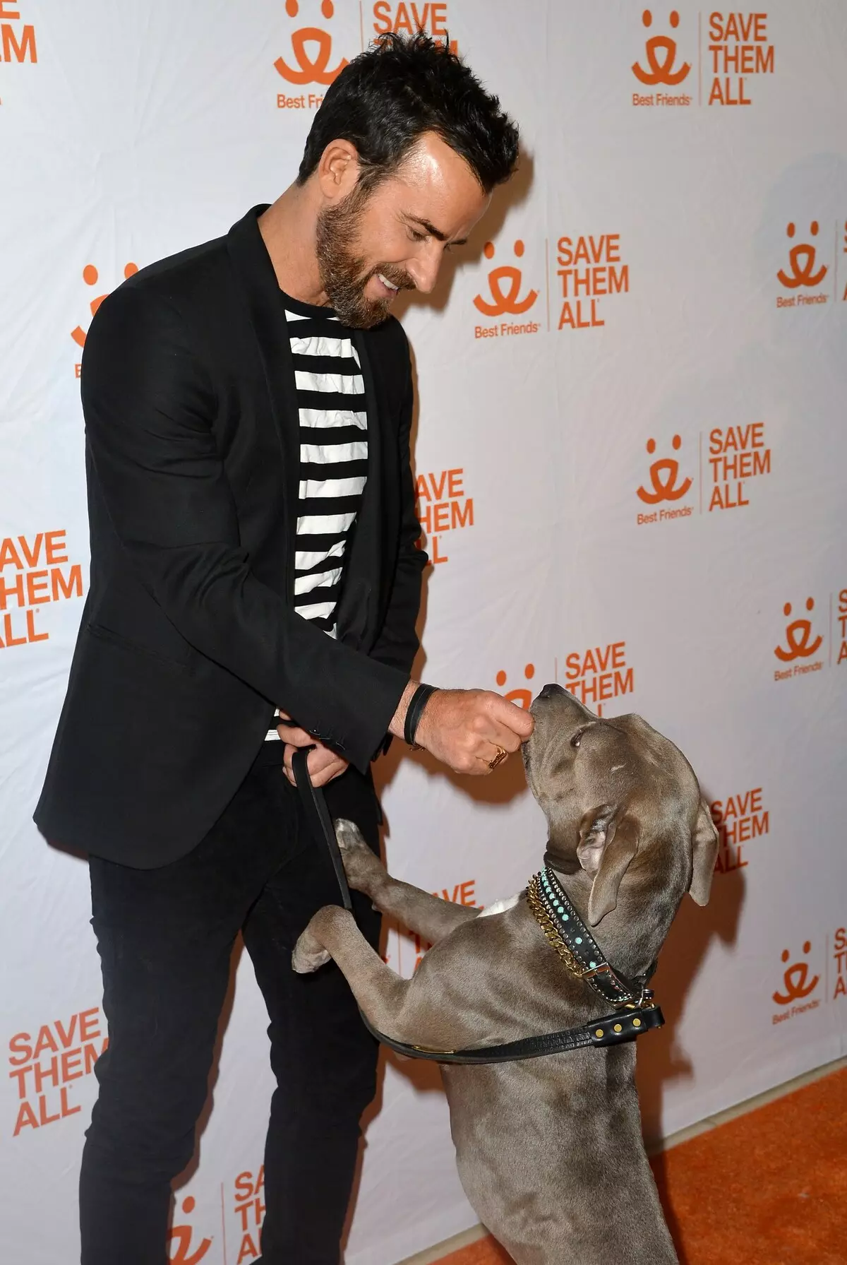 Foto: Emmy Rossum med kattunge og Justin Tera med Pit Bull i beste venner Animal Society's Gift Award 151360_7