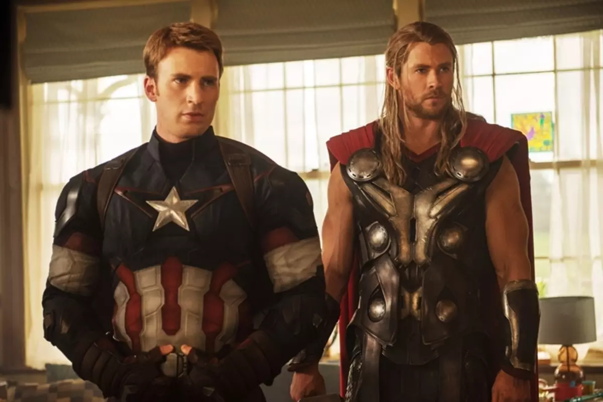 Chris Hemsworth na Chris Evans Yabujijwe hamwe