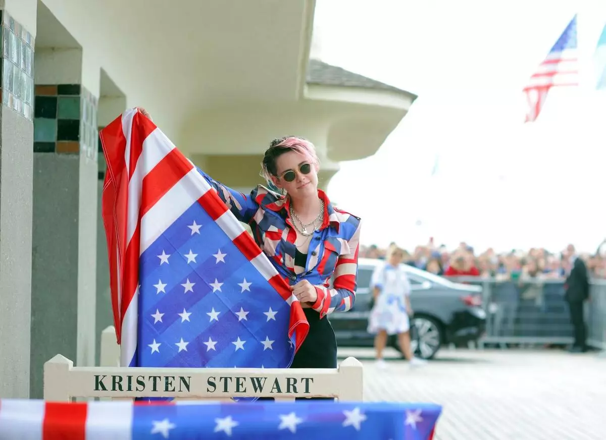 ศัตรูชื่อ: Kristen Stewart ให้รางวัลเกียรติยศสำหรับการมีส่วนร่วมในโรงภาพยนตร์ 154269_6