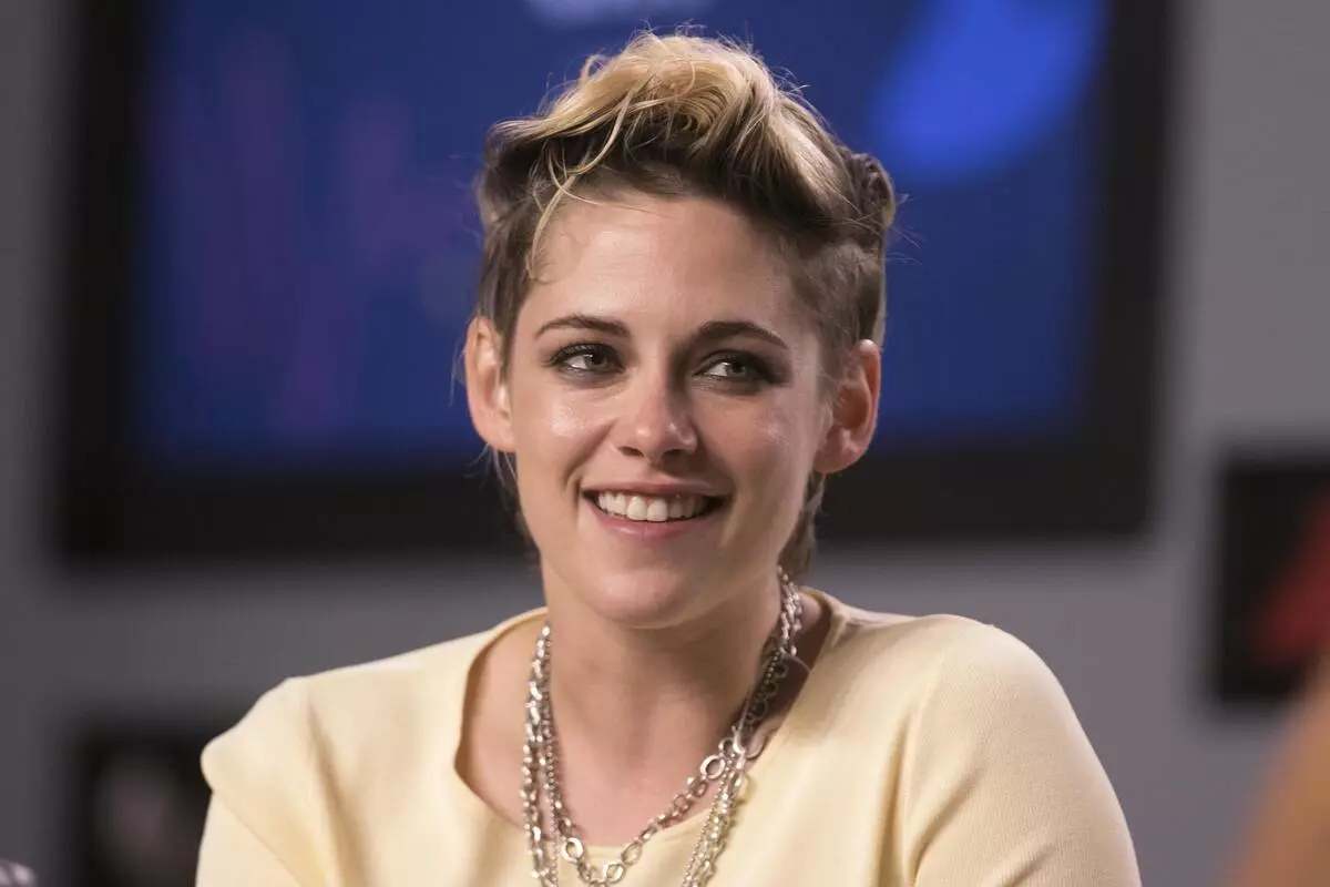 Kristen Stewart וויל צו שפּילן אַ סופּערכיראָו-לעסביאַן אין די פילם ווונדער