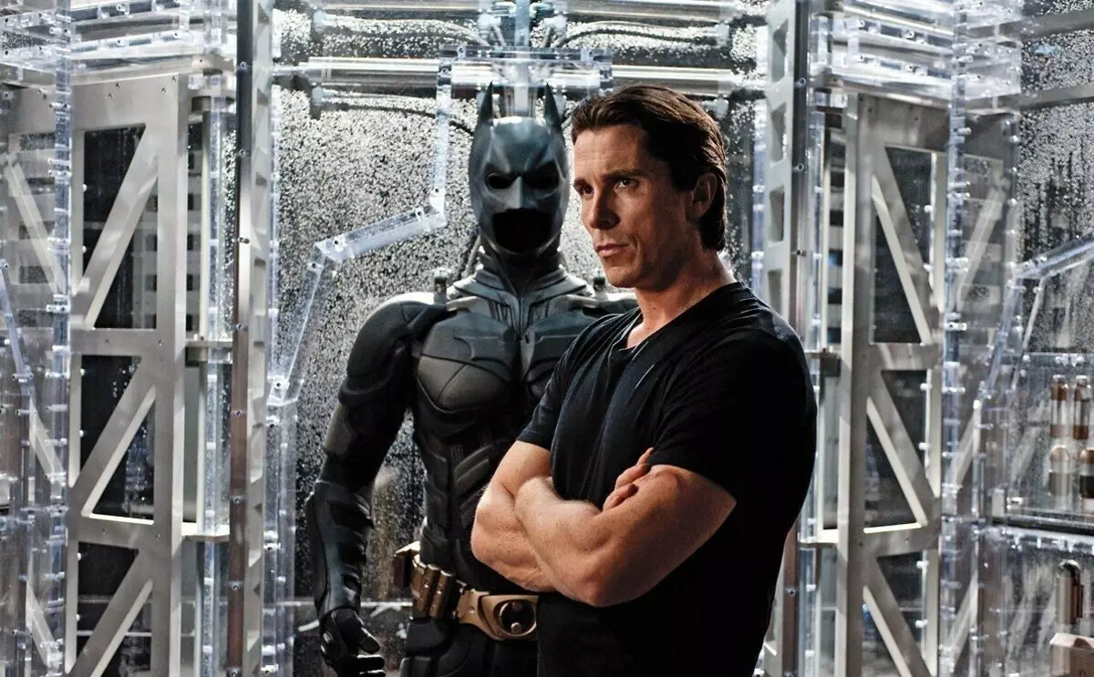 Christian Bale je odobril Robert Pattinson v vlogi Batmana in mu dal superherojski svet