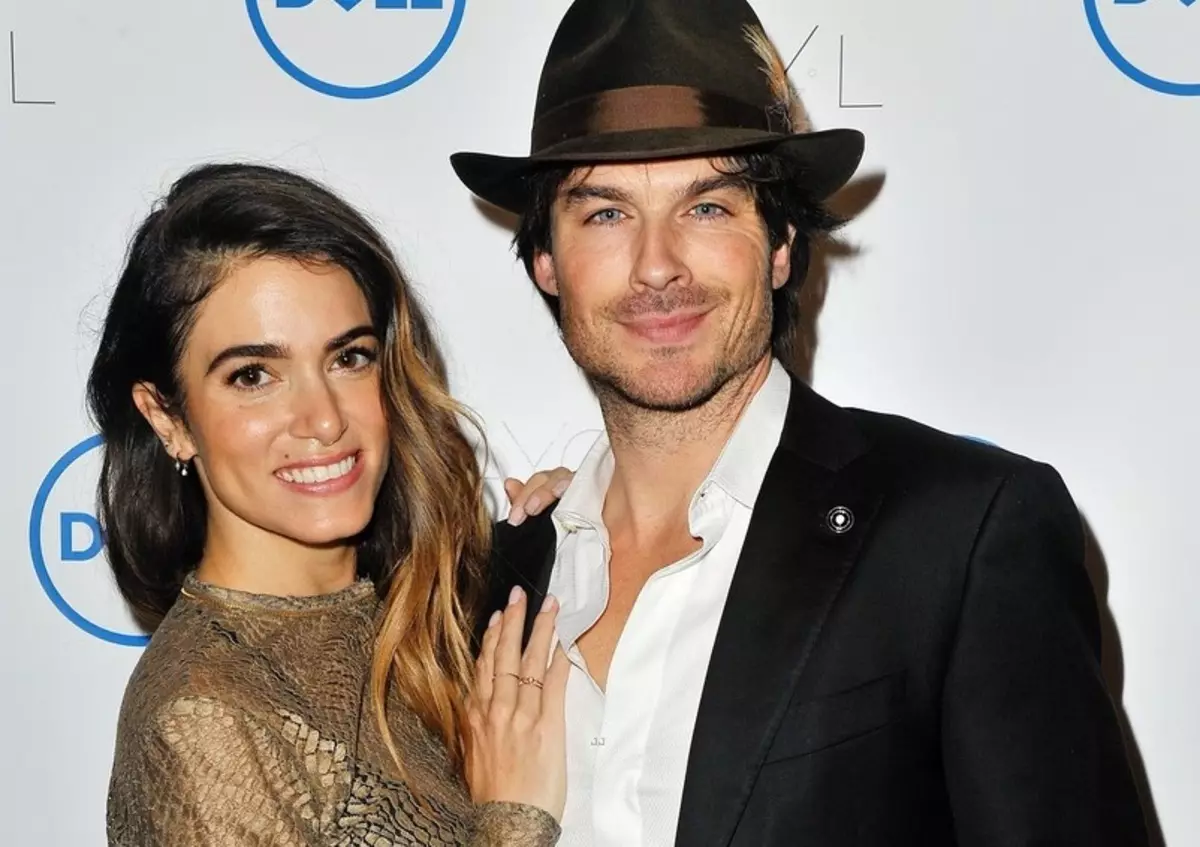 Lifoto tsa pele tsa morali oa Yen Somchager le Nikki Reed a otlile marang-rang