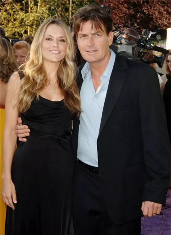 Charlie sheen na brooke muller eze gbara alụkwaghịm