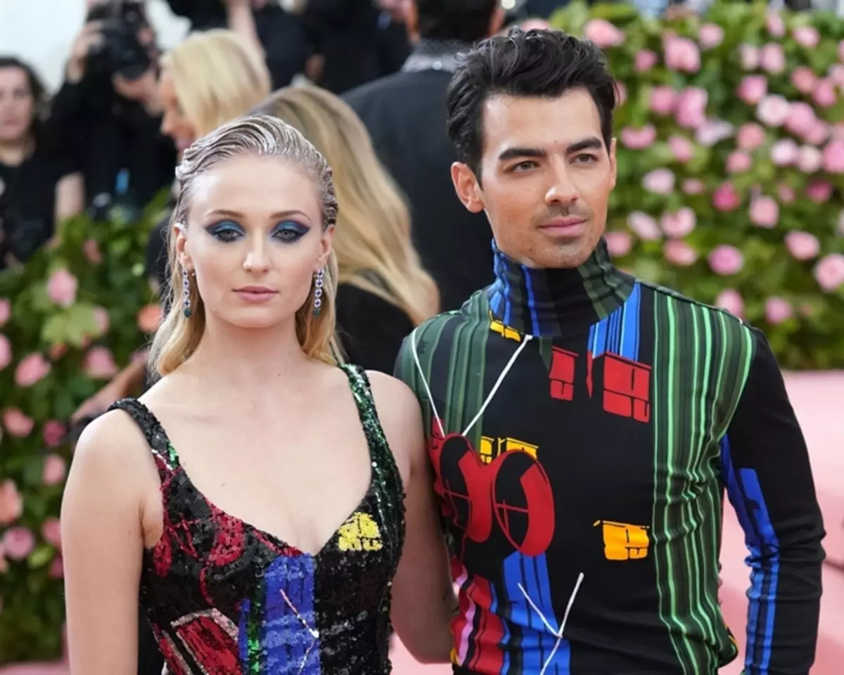 Sophie Terner je priznal, da so ga in Joe Jonas uspeli sodelovati pred poroko