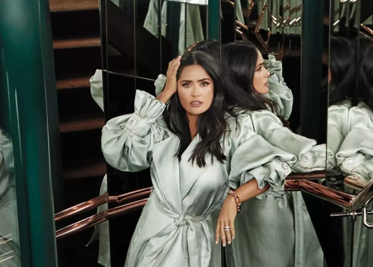 "Aku tidak melakukan apa-apa": 52-tahun Salma Hayek membantah operasi plastik