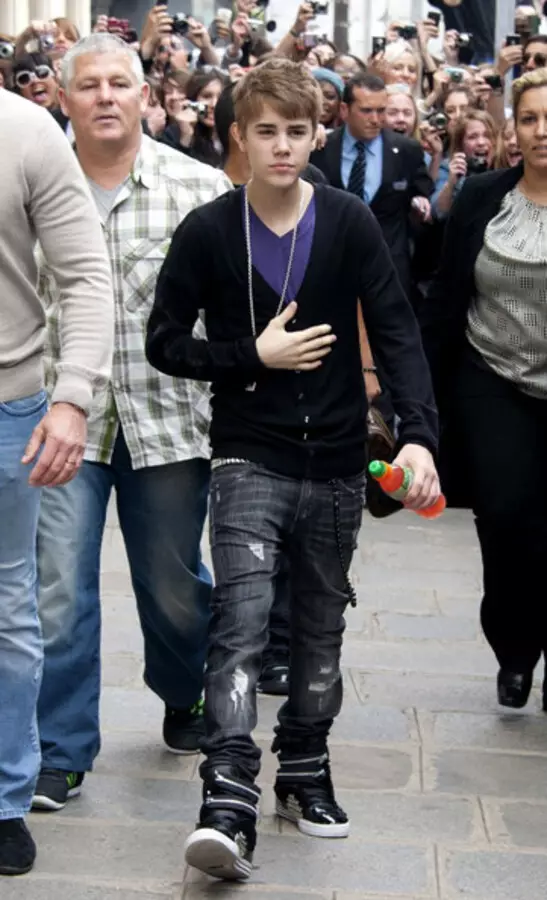 Bieber feberu ea Paris