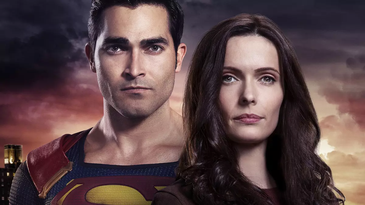 De stjer fan 'e searje "Superman en Lois" Bitsi Tallock dielde foto's mei syn skerm soannen