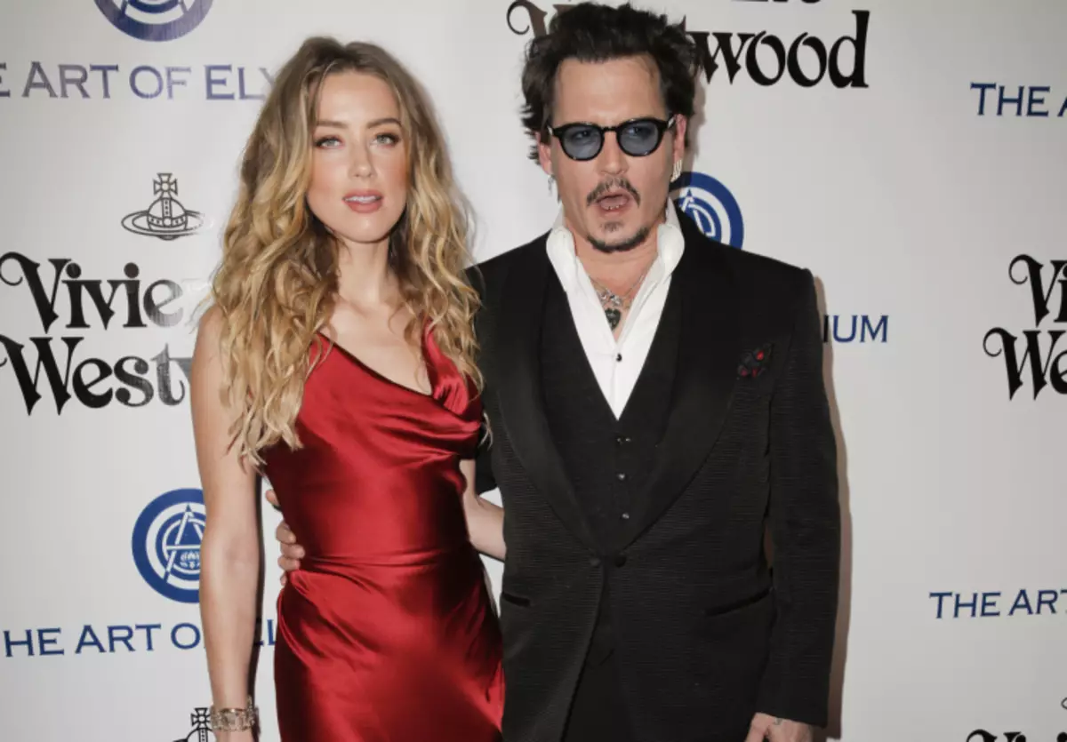 Jonni Depp Amber Herd, aýda takmynan 50,000 dollar