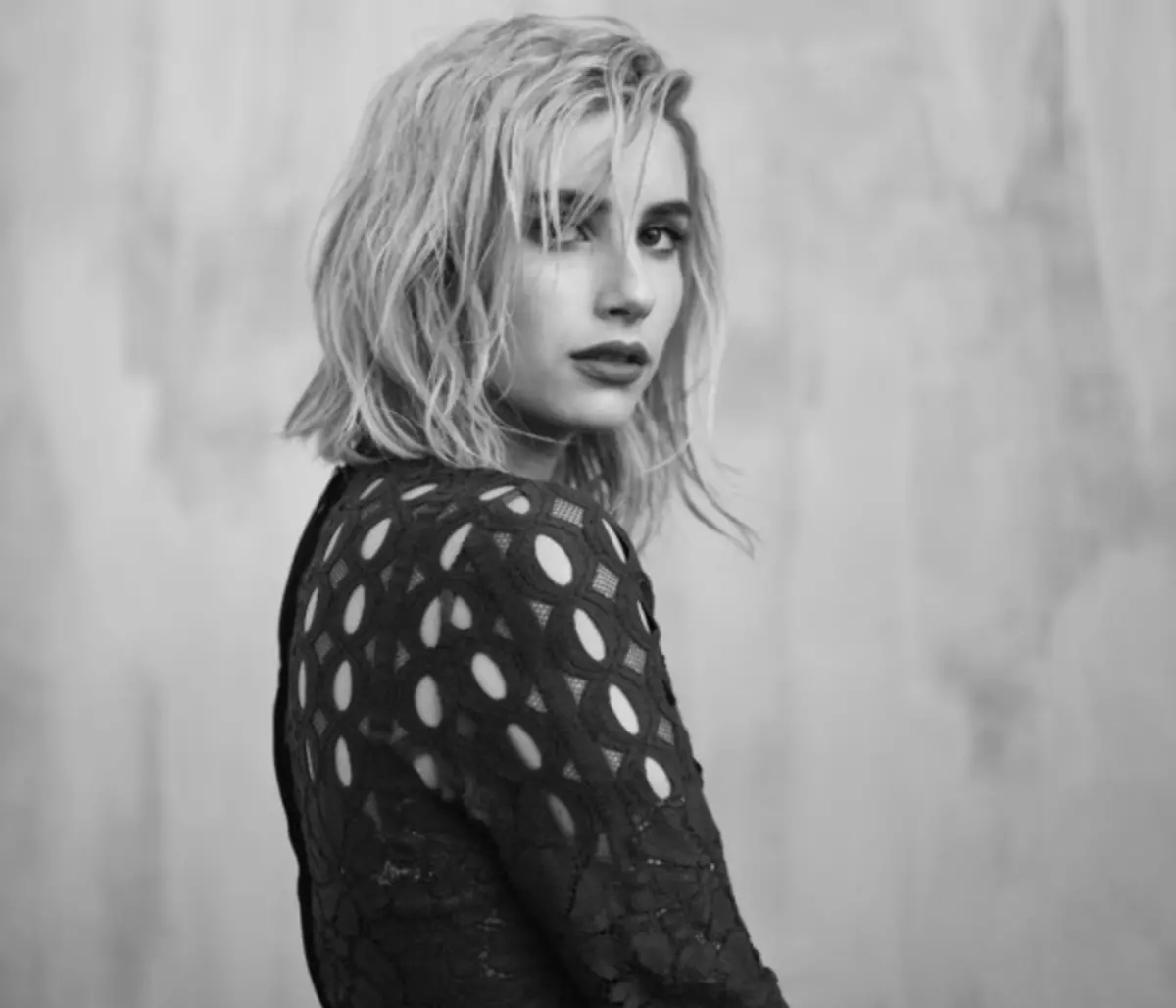 Emma Roberts nan magazin sovaj. Winter 2015.