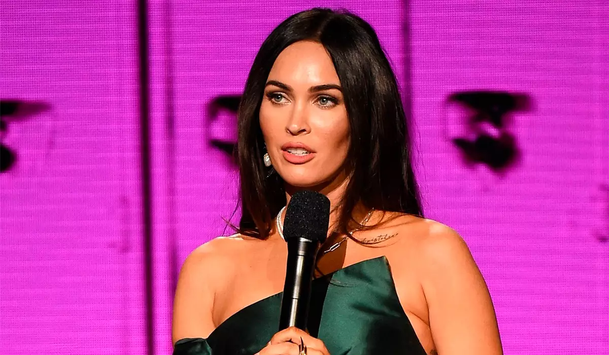 "Obatku minangka rasa seneng": Megan Fox mbantu pacar Coleson Bekeron kanggo ngatasi kecanduan