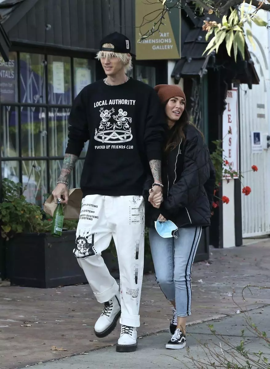Fotoğraf: Megan Fox, eski kocasıyla dramadan sonra bir erkek arkadaşıyla yürüyüşe sahiptir. 159066_1