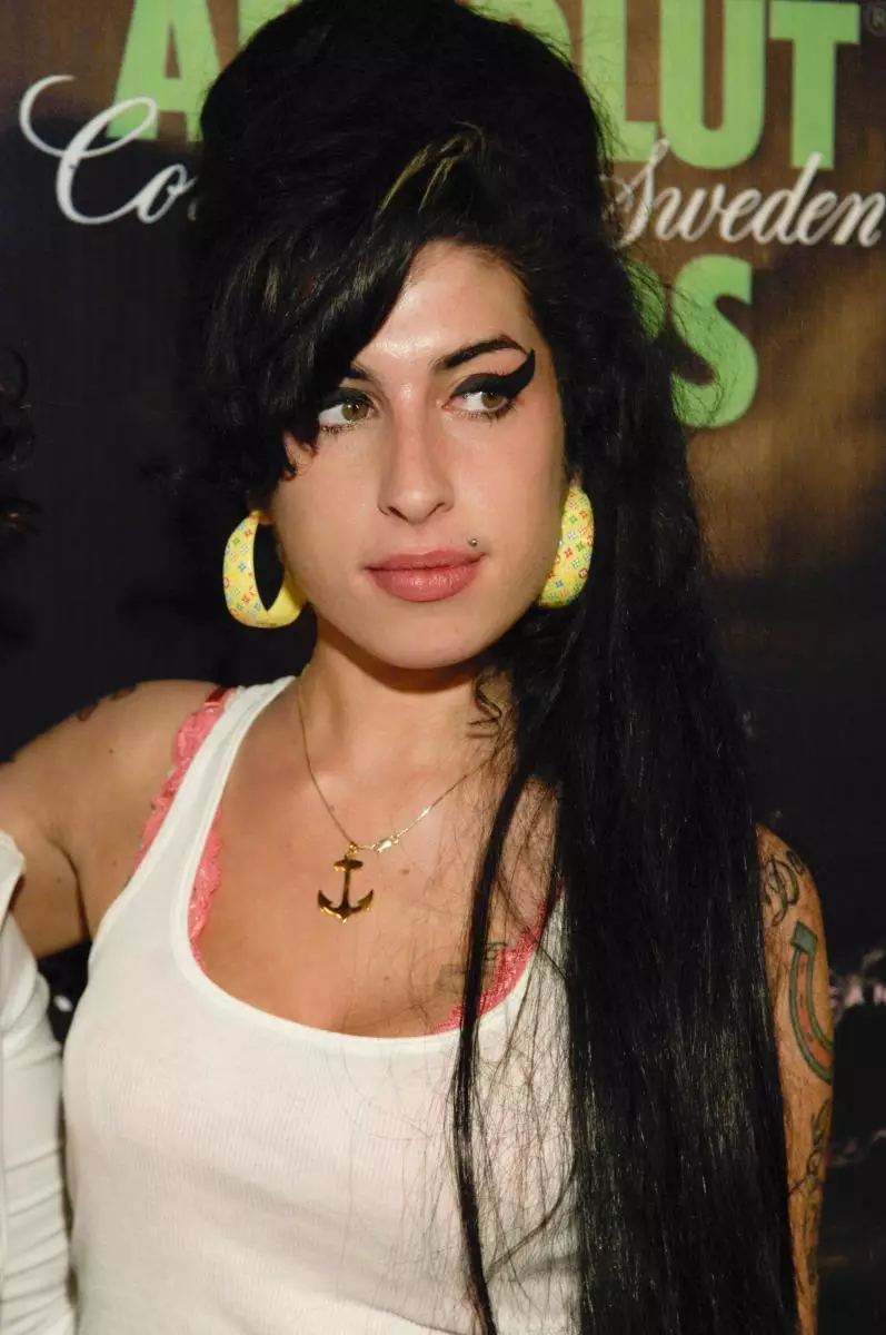 BBC yuav coj qhov tseeb txog Amy Winehouse hauv ib zaj yeeb yaj kiab 159673_1