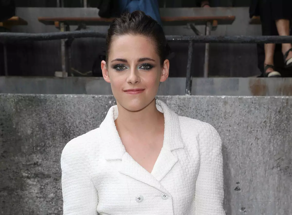 Cyhoeddodd Kristen Stewart ei gerdd