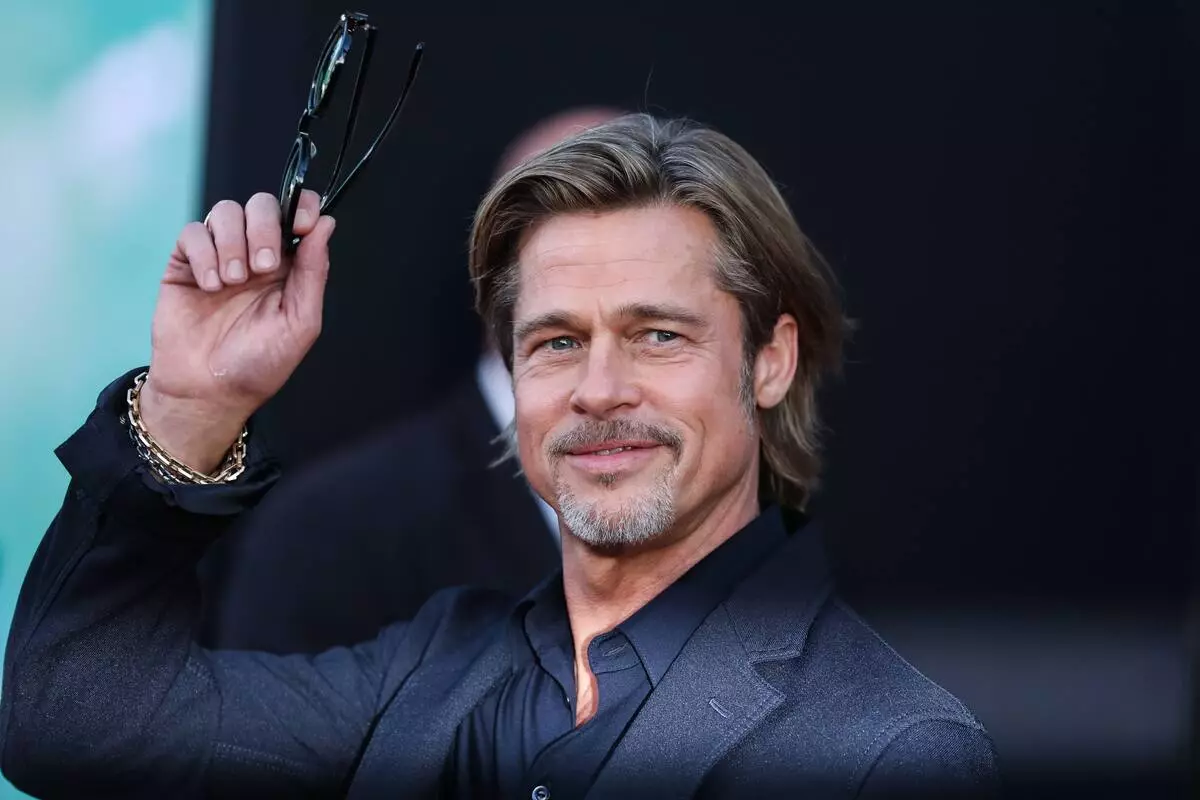 D'aithin Brad Pitt a chiontacht i colscaradh le Angelina Jolie