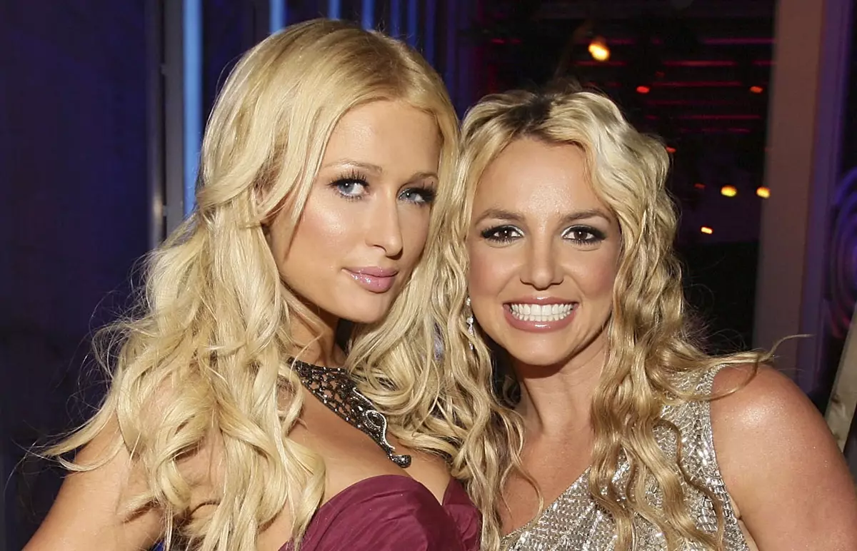 "Bihotza hausten du": Paris Hiltonek Britney Spears-ek lagundu zuen Aitaren tutorearen aurka