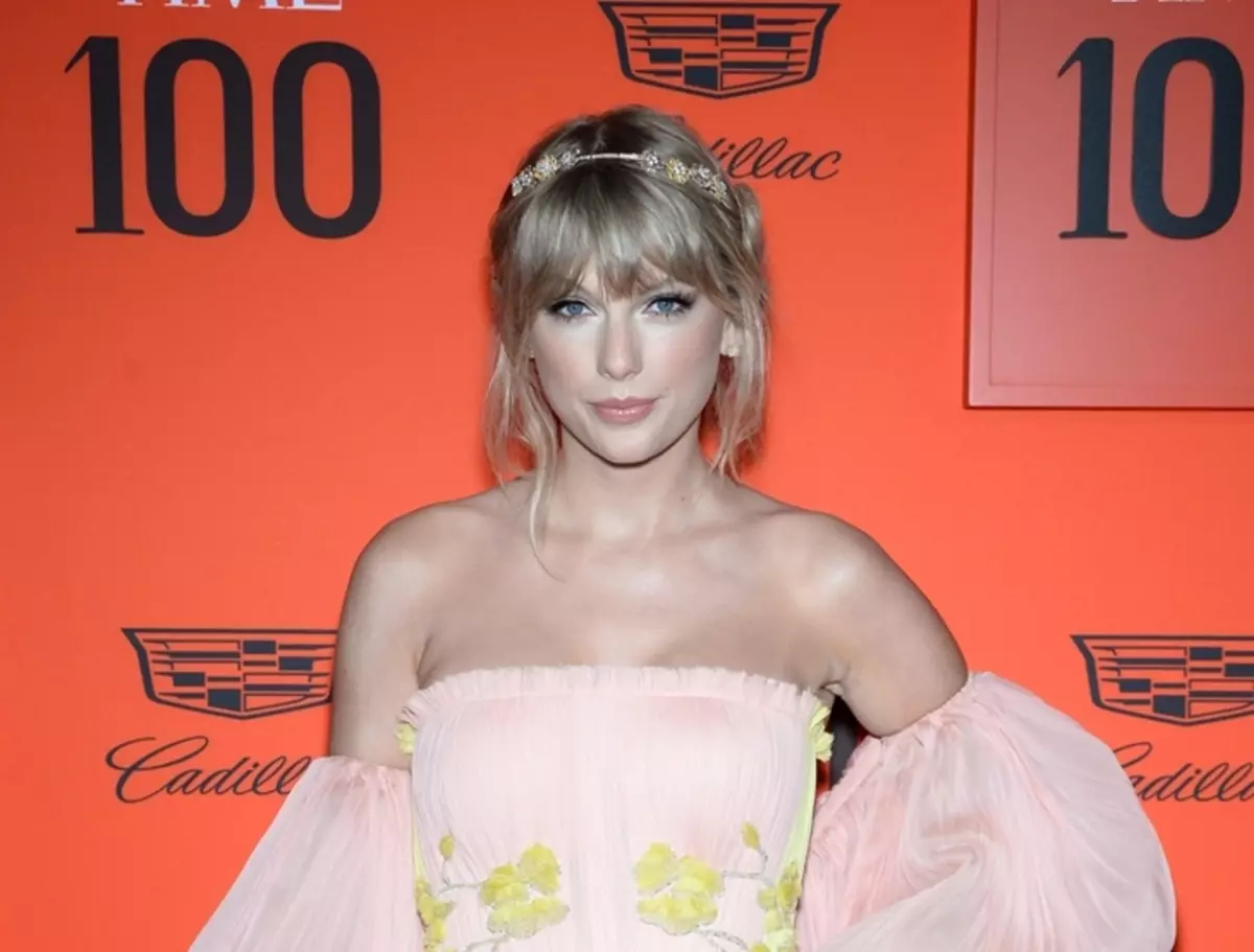 Los fanáticos "enterrados" Taylor Swift para llamar la atención sobre su clip musical