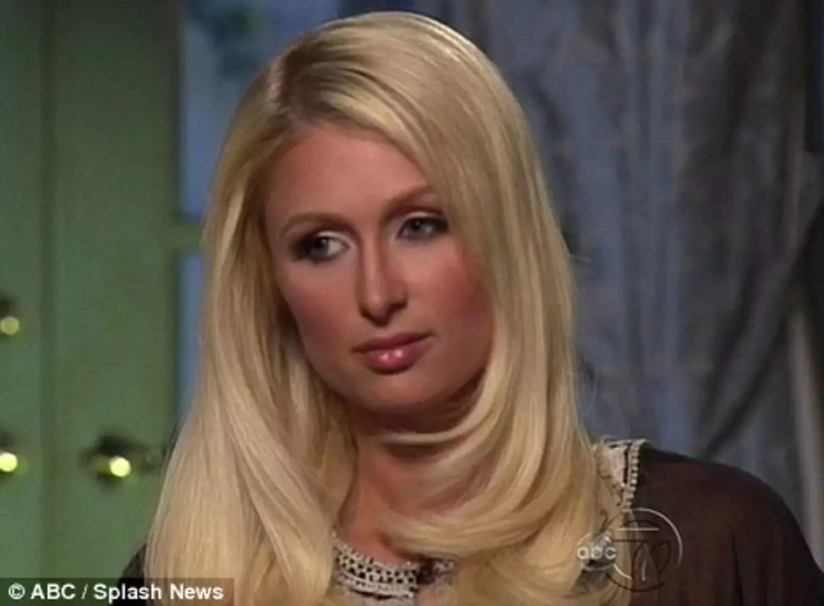 Paris Hilton avergoñado pola pregunta dun xornalista