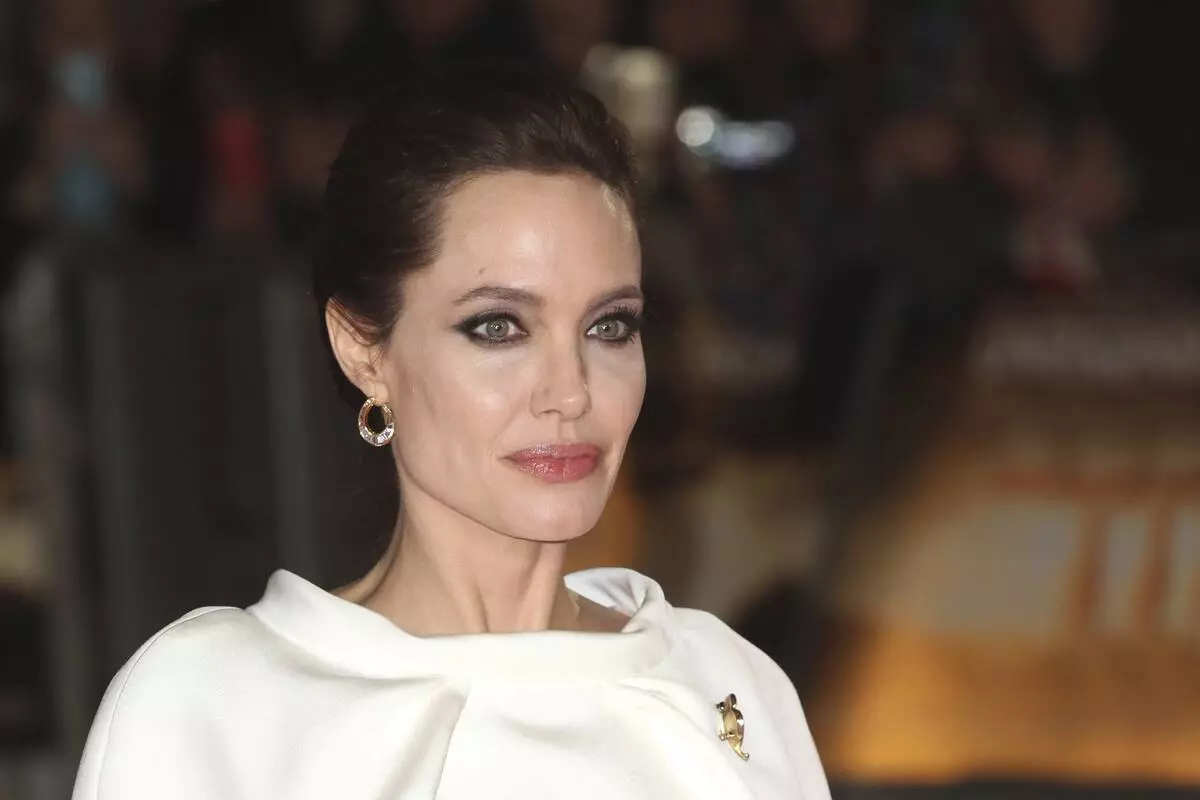 Angelina Jolie vil forlate sin karriere i Hollywood for barn og ektemanns skyld