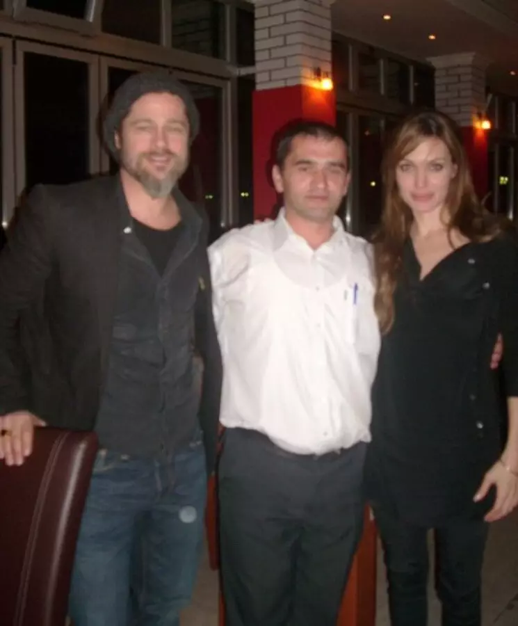 在返回意大利之前，Jolie和Pitt访问了Chernogorye