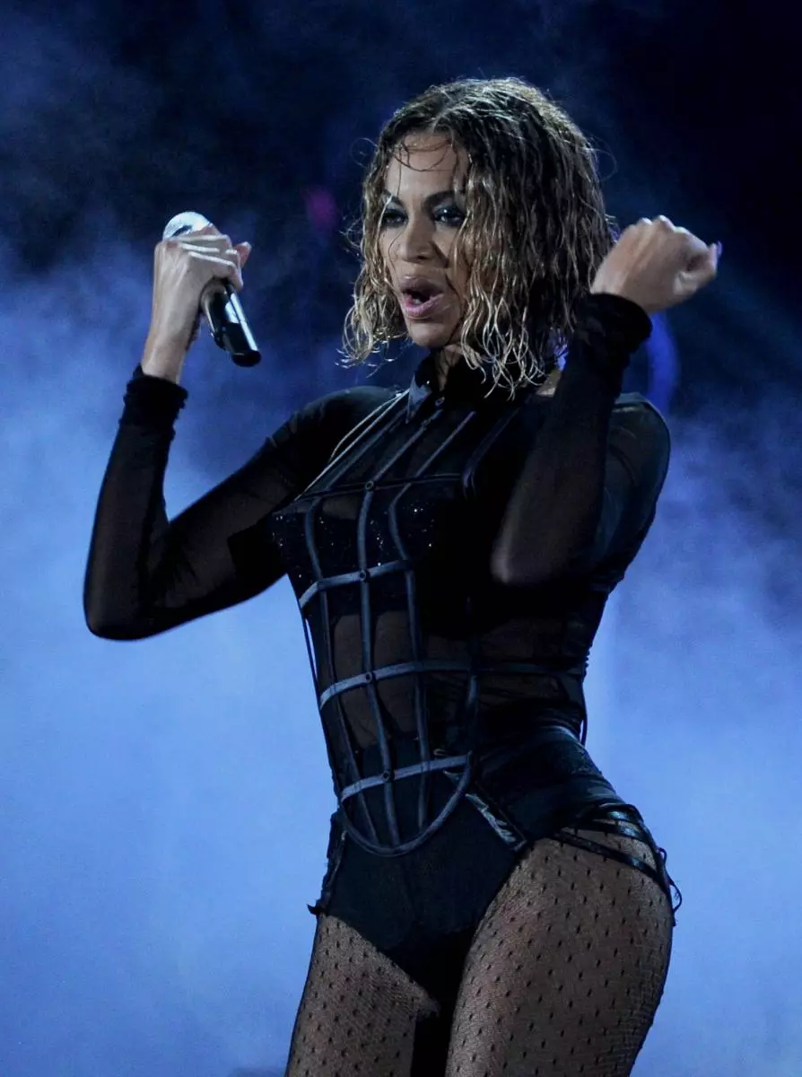 Jennifer Lopez suspektis en la plagiato de la muzika numero Beyonce sur Amas 2020 166229_1