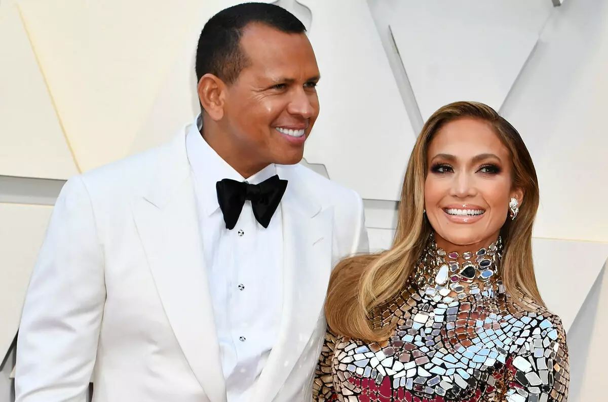 Πείτε στον Θεό για τα σχέδια: Η Jennifer Lopez σχολίασε την κατανομή του γάμου