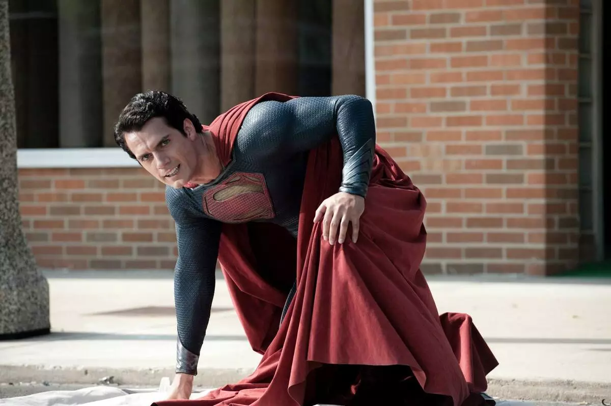 Henry Cavill li ser rumorên li ser rola Superman vegeriyan şîrove kir