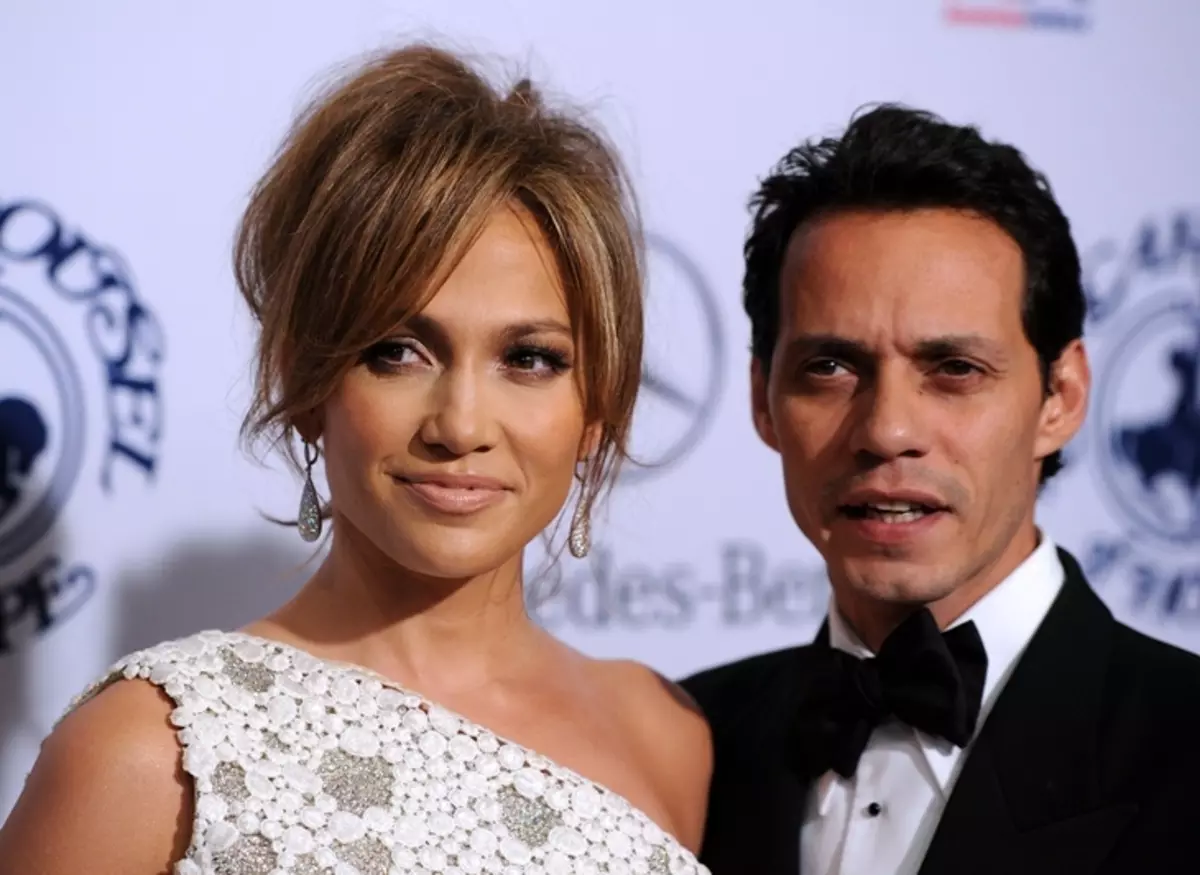 Mantan suami Jennifer Lopez Mark Anthony merespons pada pertunangannya dengan Alex Rodriguez
