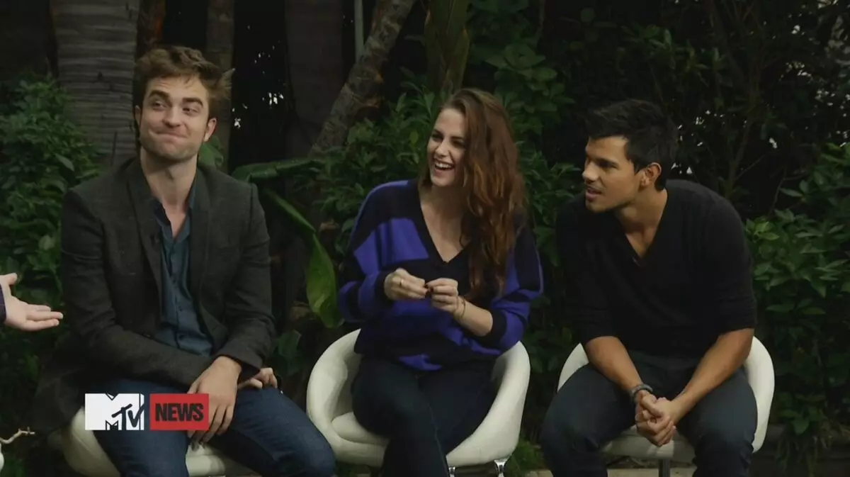 Robert Pattinson, Kristen Stewart kaj Taylor Lautner en Montri Josh Gorovitsa