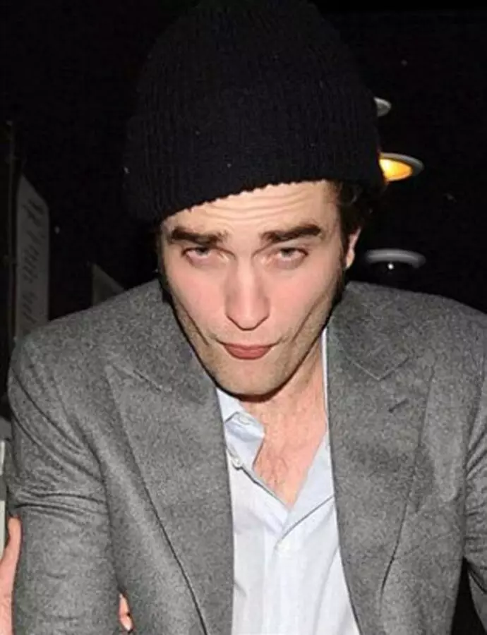 Robert Pattinson变成了酗酒者
