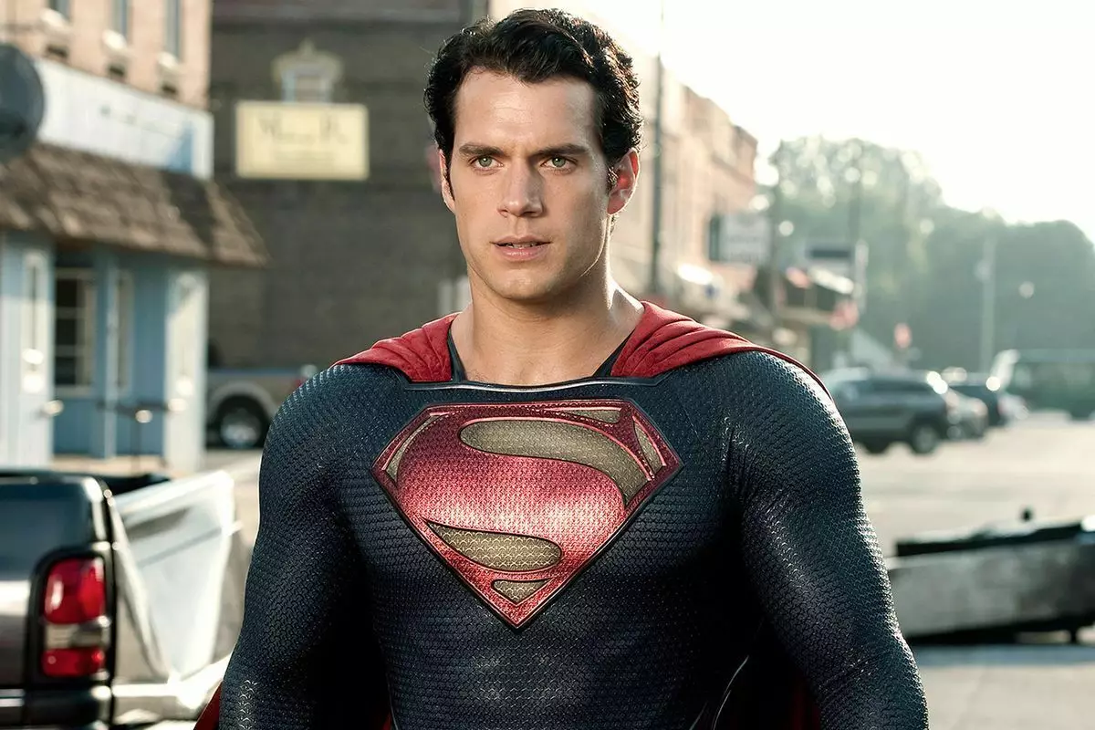 Henry Cavill skomentował wąsy Superman w nieudanej "lidze sprawiedliwości"