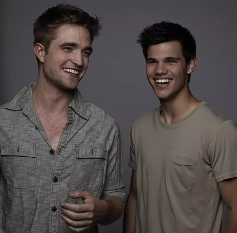 Robert Pattinson dan Taylor Lautner ketawa lagi di atas kami?