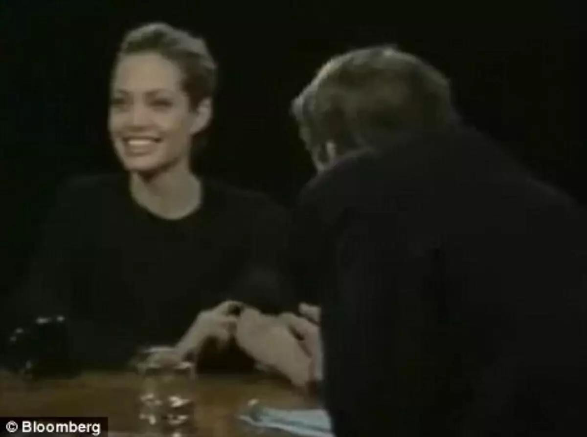 Angelina Jolie sur une interview était sous la cocaïne?